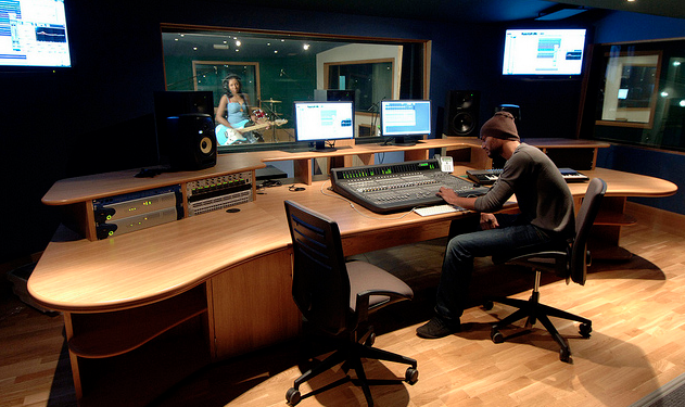 Buckinghamshire New University (2)