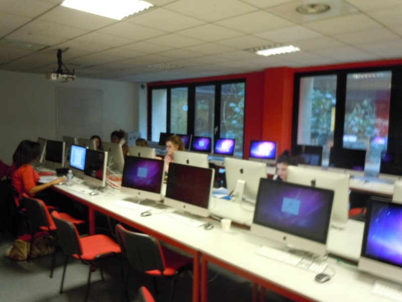 ISCOM - Photo d'une salle informatique